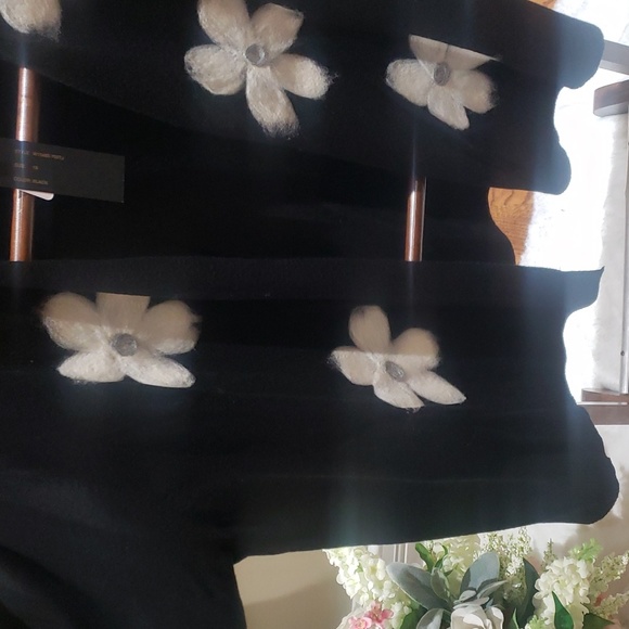 Nwt Aaeda black cardigan with white flowers - Picture 5 of 9